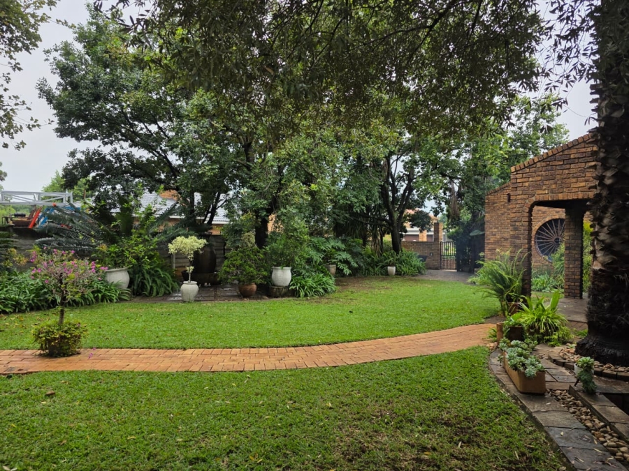 4 Bedroom Property for Sale in Geelhoutpark North West